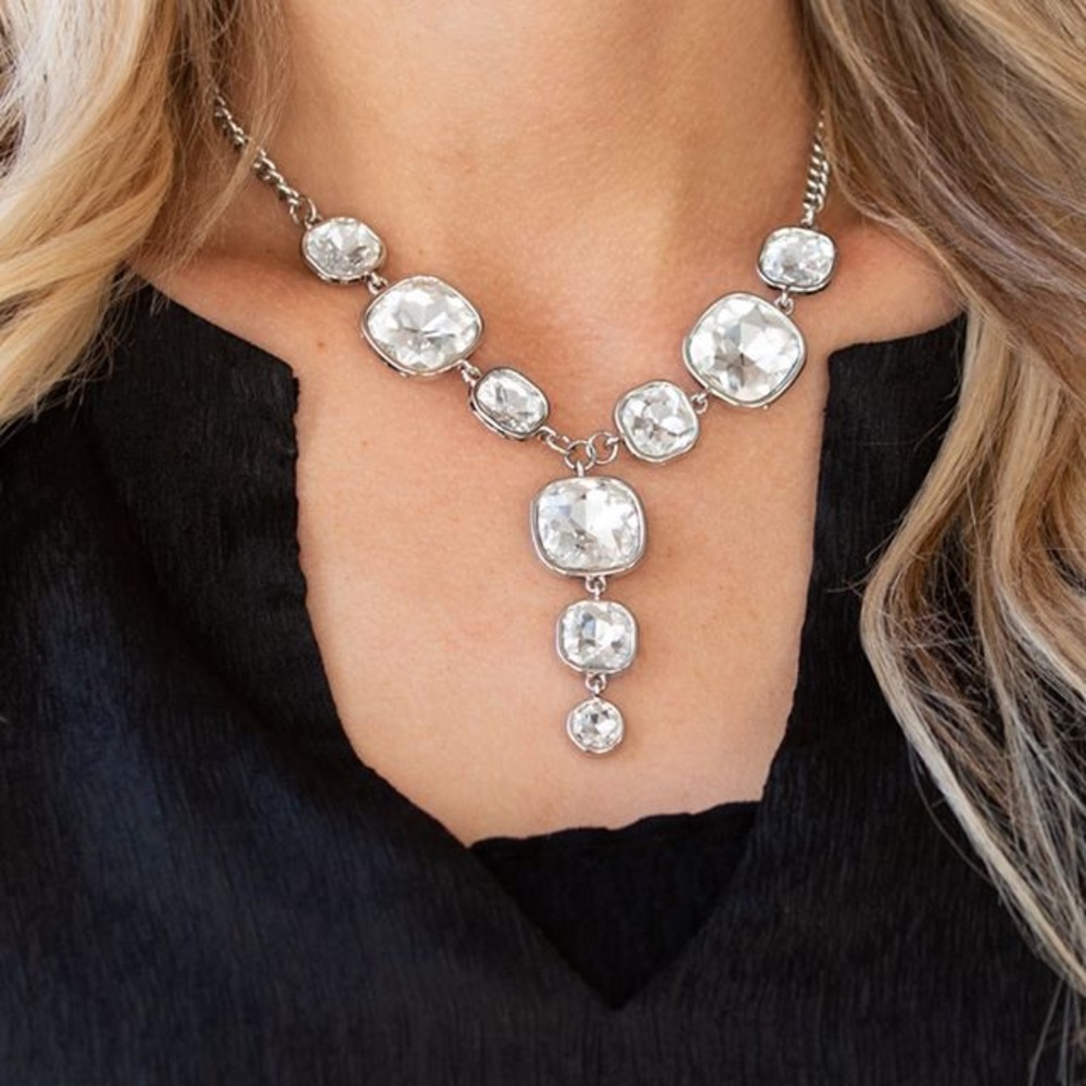 Elegant Silver Necklace with Clear Stones